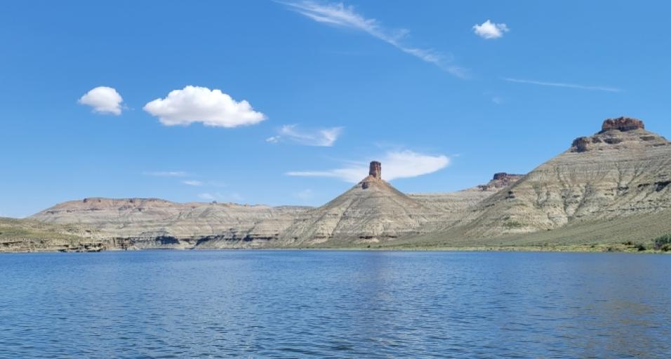 Fisheries biologist deploy nets on Flaming Gorge Reservior