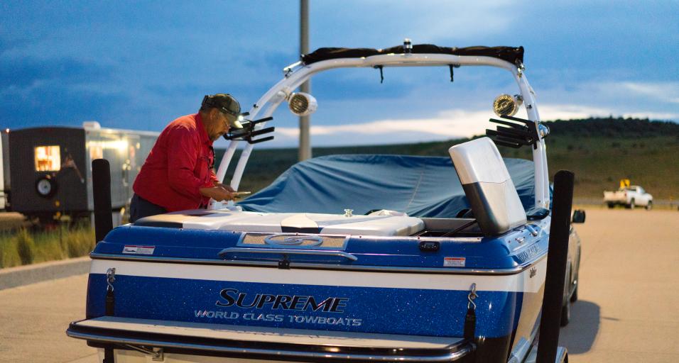 An AIS inspector ensures a watercraft is free of invasive mussels at a Game and Fish checkpoint.