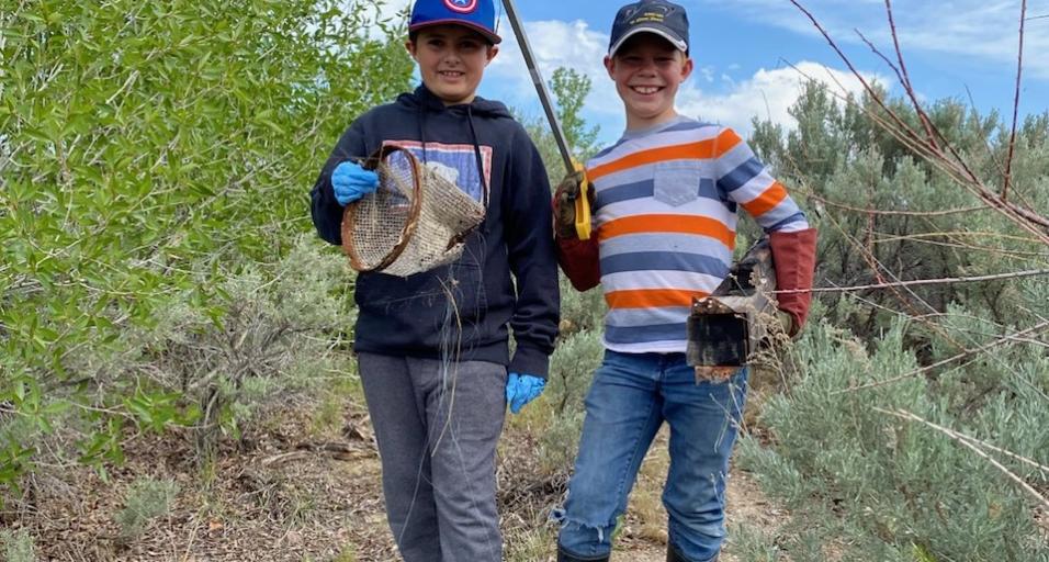 Youth volunteers at Ponds Clean Up day 