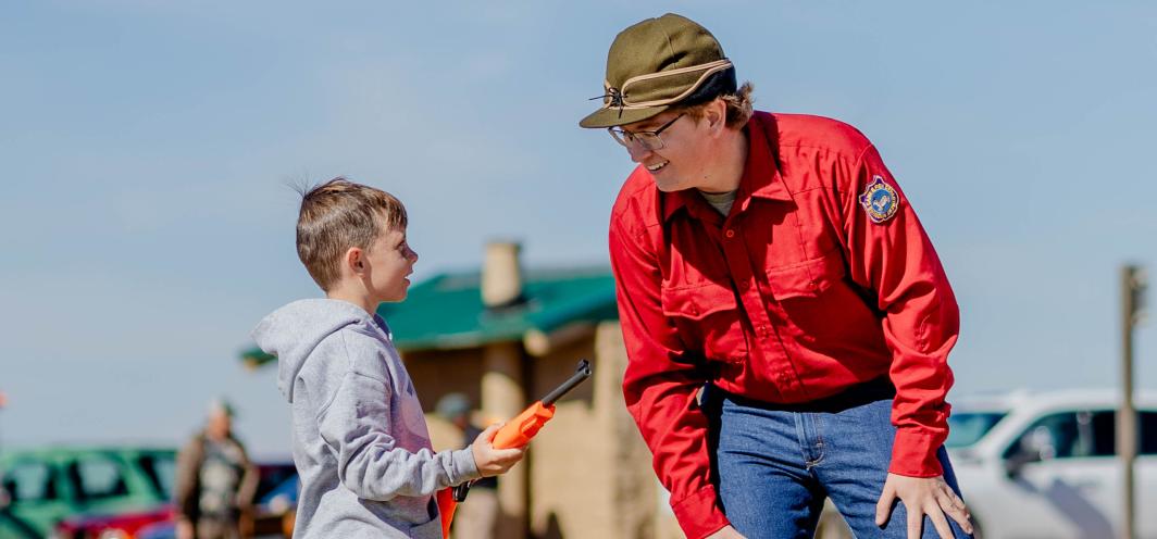 UW student participating in the wildlife fellowship program | Helping with youth education event