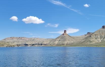 Fisheries biologist deploy nets on Flaming Gorge Reservior