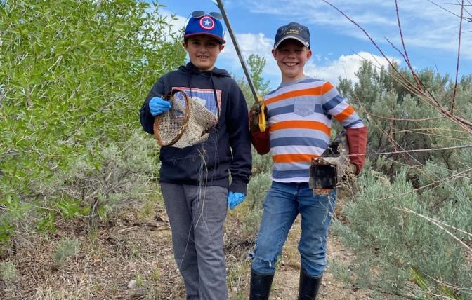 Youth volunteers at Ponds Clean Up day 